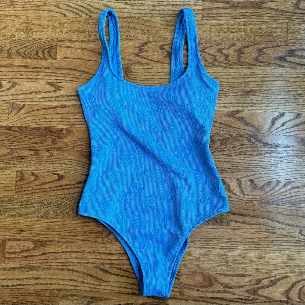 NWT Aerie Jacquard Seashell One Piece Swimsuit, M Long Torso, Blue